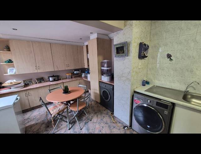 3 BEDROOM APARTMENT FOR SALE IN ASTON MANOR